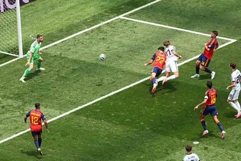 دقيقة بدقيقة.. من يواجه فرنسا؟ إسبانيا 1-1 بلجيكا (كأس العالم).. استراحة (صور)